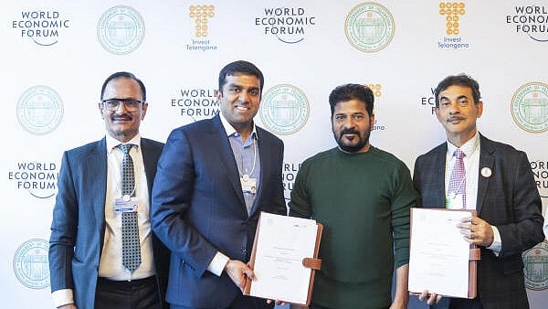 <div class="paragraphs"><p>Telangana Chief Minister Revanth Reddy with JSW Group’s Parth Jindal during the signing of an MoU between JSW Defence and Telangana Government, on the sidelines of the World Economic Forum (WEF), in Davos.</p></div>