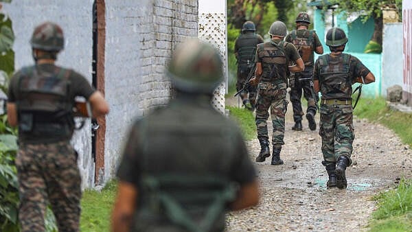 <div class="paragraphs"><p>Security in J&K after suspected militant movement.</p></div>