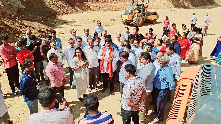 <div class="paragraphs"><p>CV Raman Nagar MLA S Raghu inspected the waterbody along with engineers on Friday.</p></div>
