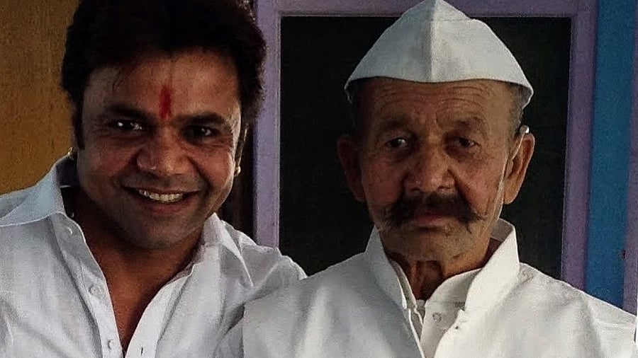 <div class="paragraphs"><p>Rajpal Yadav with his father&nbsp; Naurang Yadav.</p></div>