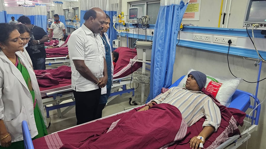 <div class="paragraphs"><p>Tamil Nadu Health Minister Ma Subramanian visits the hospitalised.</p></div>
