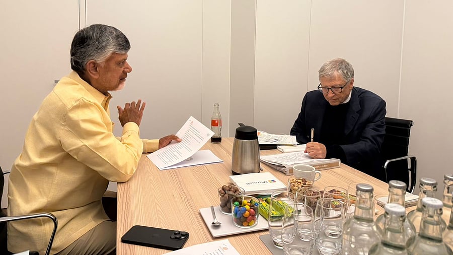 <div class="paragraphs"><p>Andhra Pradesh Chief Minister N Chandrababu Naidu and Bill Gates</p></div>