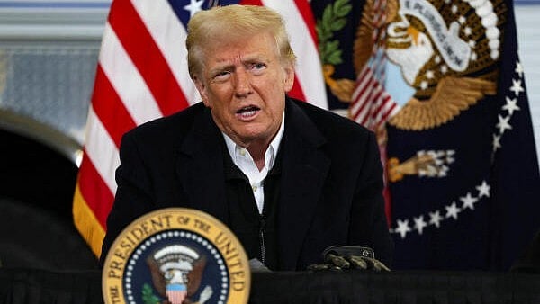 <div class="paragraphs"><p>Donald Trump</p></div>