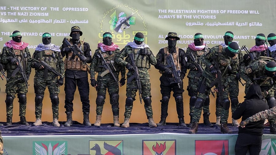 <div class="paragraphs"><p> Hamas released the list of 200 Palestinian prisoners set to be released by Israel.</p></div>