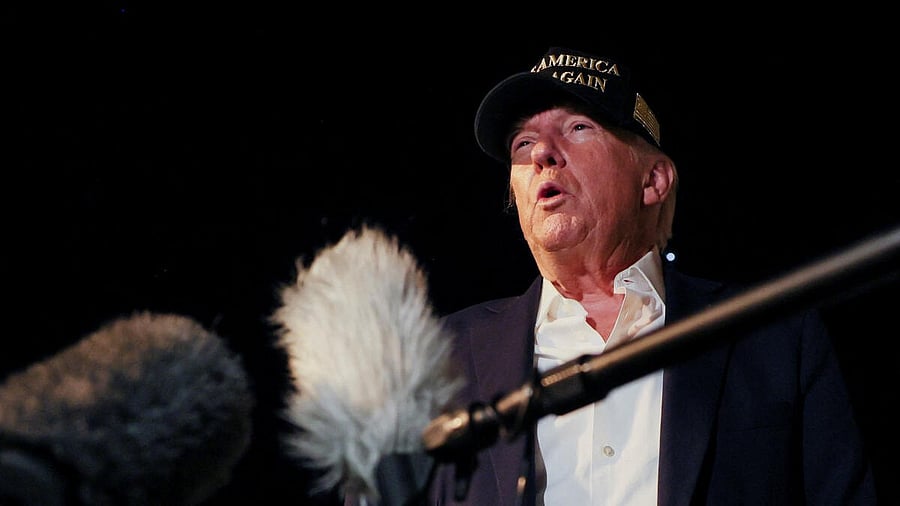 <div class="paragraphs"><p>Donald Trump</p></div>