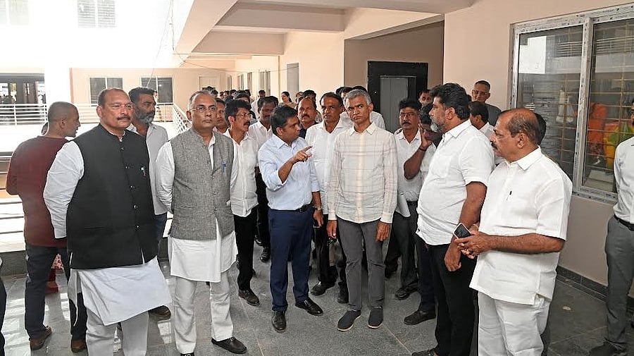 <div class="paragraphs"><p>DC Mullai Muhilan M P explains the work on the DC office Complex to Minister Krishna Byre Gowda, at Padil in Mangaluru on Sunday. </p><p></p></div>