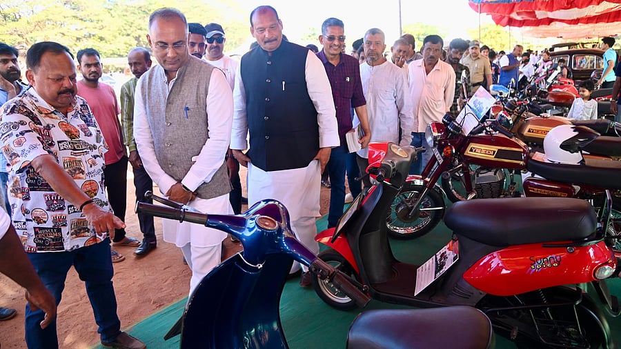 <div class="paragraphs"><p>Minister Dinesh Gundu Rao having a glance at the vintage two-wheelers, during exhibition of vintage classic cars and bikes organised by Mangalore Motor Sports Association during Republic Day celebrations at Nehru Maidan in Mangaluru on Sunday.</p></div>