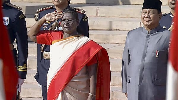 <div class="paragraphs"><p>In this screenshot taken from @narendramodi via Youtube President Droupadi Murmu and chief guest President of Indonesia Prabowo Subianto at the Rashtrapatu Bhavan before leaving for the 76th Republic Day parade at Kartavya Path</p></div>
