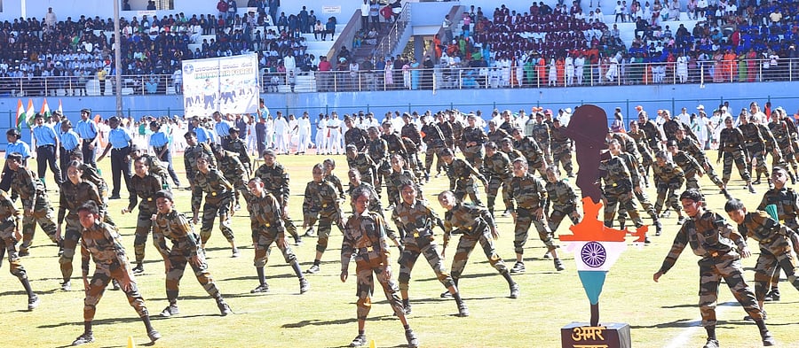 <div class="paragraphs"><p>Students of Chaitanya Techno School present a dance on life of Army men at the district stadium during the Republic Day celebrations in Tumakuru on Sunday.</p></div>