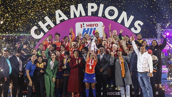 <div class="paragraphs"><p>Players of Odisha Warriors celebrate with the trophy after winning the Hockey India League women's tournament, in Ranchi, Sunday, Jan. 26, 2025. Jharkhand Chief Minister Hemant Soren and his wife Kalpana Soren are also seen.</p></div>