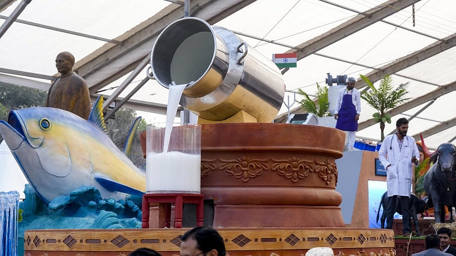 <div class="paragraphs"><p>A tableau of the Department of Animal Husbandry and Dairy</p></div>