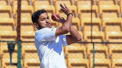 <div class="paragraphs"><p>Abhilash Shetty of Karnataka in action against Punjab in Ranji Trophy Cricket Karnataka vs Punjab at M Chinnaswamy Stadium in Bengaluru on Saturday, 25th January 2025.</p></div>