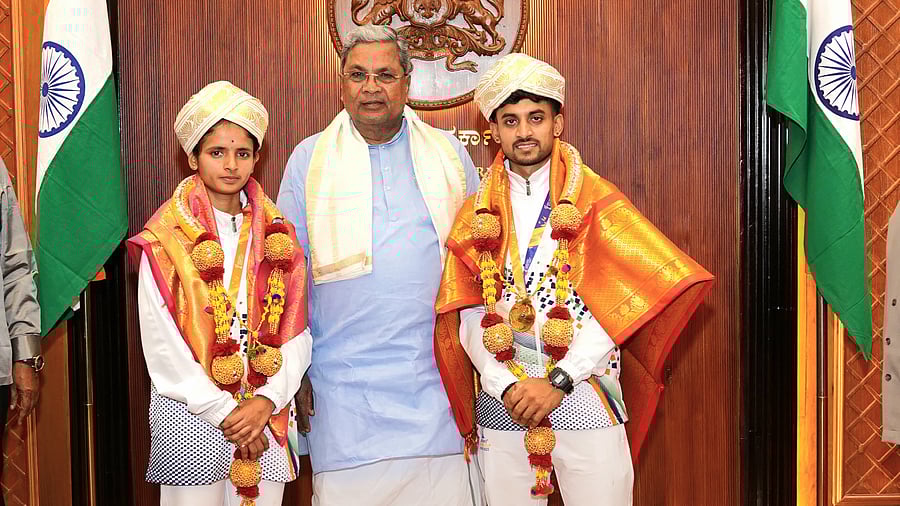 <div class="paragraphs"><p>Kho Kho players M K Gautham and Chaitra B with&nbsp;Chief Minister Siddaramaiah</p></div>