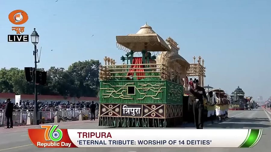 <div class="paragraphs"><p>Tripura's R-Day tableau</p></div>