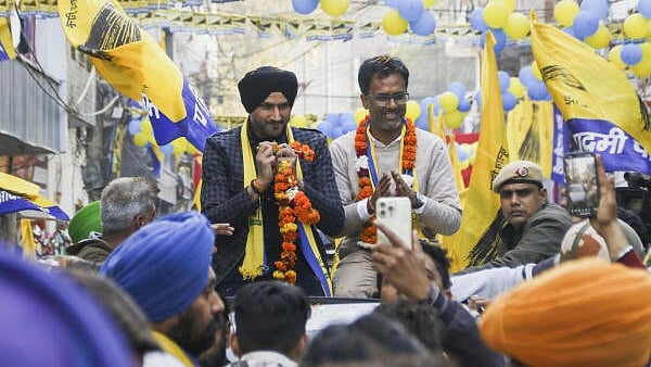 <div class="paragraphs"><p>Former cricketer and AAP Rajya Sabha MP Harbhajan Singh during a roadshow in favour of Krishna Nagar candidate Vikas Bagga, ahead of Delhi Assembly elections, in New Delhi, Monday, Jan. 27, 2025.</p></div>