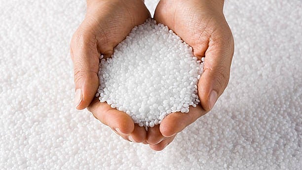 <div class="paragraphs"><p>Plastic White Round Resin Pellets.</p></div>