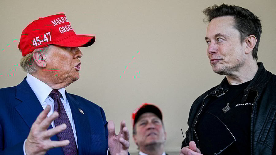 <div class="paragraphs"><p> Elon Musk with US President Donald Trump</p></div>