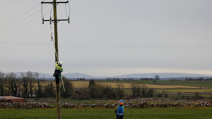 <div class="paragraphs"><p>Electricians work to repair power lines in the aftermath of Storm Eowyn in Ireland.</p></div>