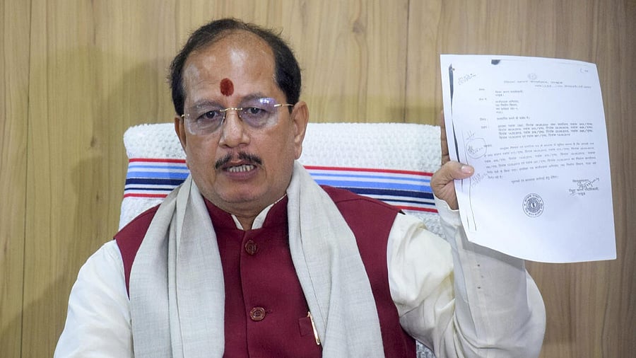 <div class="paragraphs"><p>Bihar Deputy CM and Road Construction Minister Vijay Kumar Sinha addresses a press conference, in Patna, Tuesday, Jan. 28, 2025. </p></div>