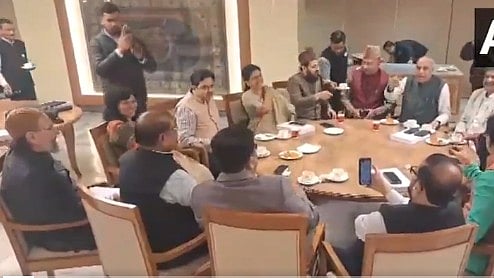 <div class="paragraphs"><p>JPC on Waqf Amendment Bill 2024 members interact with committee chairman and BJP MP Jagadambika Pal. (Image for representation)</p></div>