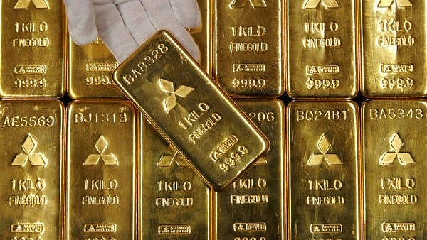 Gold jumps Rs 400 to breach Rs 85,000-mark