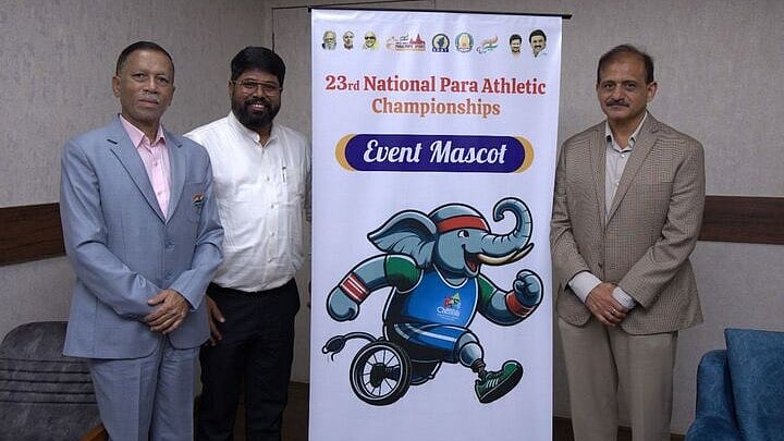 <div class="paragraphs"><p>The unveiling ceremony was attended by distinguished dignitaries.</p></div>