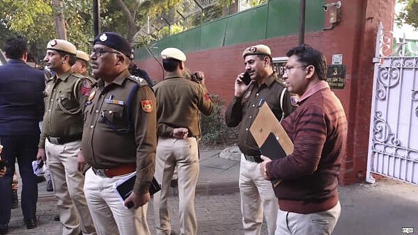 <div class="paragraphs"><p>Police personnel outside Punjab Chief Minister Bhagwant Mann's Kapurthala House residence, in New Delhi</p></div>