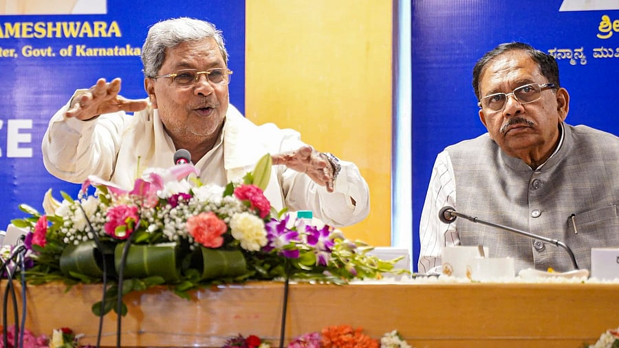 <div class="paragraphs"><p>Karnataka Chief Minister Siddaramaiah with State Home Minister G Parameshwara </p></div>