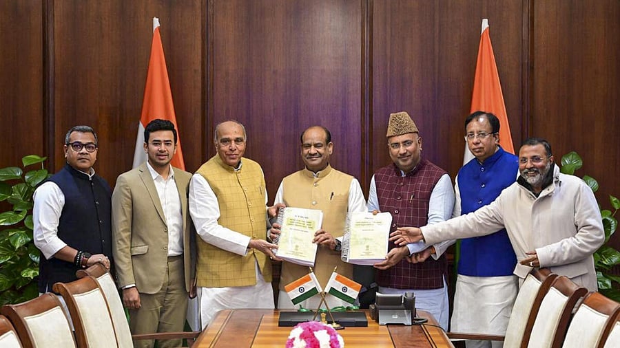 <div class="paragraphs"><p>Members of the Joint Parliamentary Committee on Waqf Amendment Bill headed by its Chairman Jagdambika Pal during the submission of its report to Lok Sabha Speaker Om Birla, at the Parliament House, in New Delhi.</p></div>