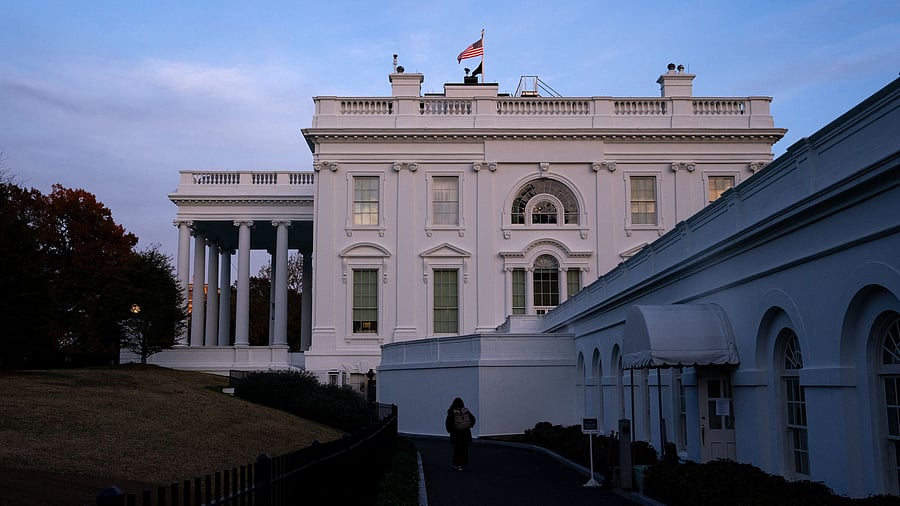 <div class="paragraphs"><p>A view of the White House.</p></div>