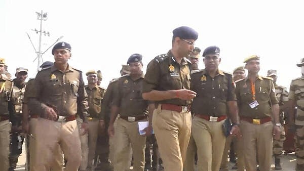 <div class="paragraphs"><p>Police personnel keep vigil as part of safety precautions following a stampede on 'Mauni Amavasya', ahead of Basant Panchami during the ongoing Maha Kumbh Mela, in Prayagraj, Thursday, Jan. 30, 2025.</p></div>