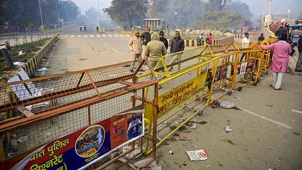 <div class="paragraphs"><p>Police personnel keep vigil at a road barricaded for devotees during the Maha Kumbh Mela 2025, in Prayagraj, Uttar Pradesh, Thursday, Jan. 30, 2025.</p></div>
