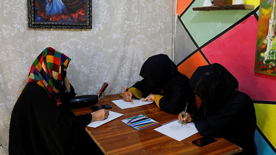 <div class="paragraphs"><p>Afghan women </p></div>