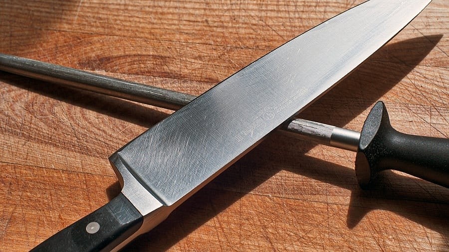 <div class="paragraphs"><p>Representative image of a knife.</p></div>