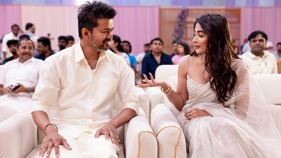 <div class="paragraphs"><p>Thalapathy Vijay and Pooja Hegde get clicked during the movie pooja of Thalapathy 69 in Chennai.</p></div>