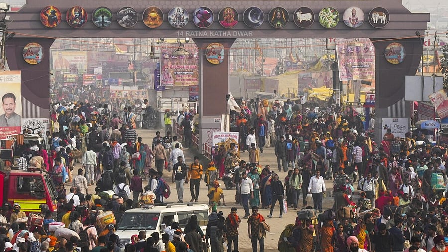 <div class="paragraphs"><p>Devotees arrive at the Sangam during the ongoing Maha Kumbh Mela, in Prayagraj.</p></div>