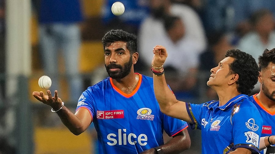 <div class="paragraphs"><p> Mumbai Indians mentor Sachin Tendulkar with player Jasprit Bumrah</p></div>