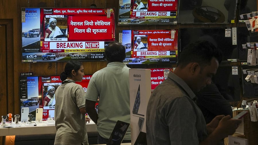 <div class="paragraphs"><p>People watch a live telecast of the presentation of the ‘Union Budget 2025-26’ on televisions at a showroom, in Mumbai, Saturday, Feb. 1, 2025.</p></div>