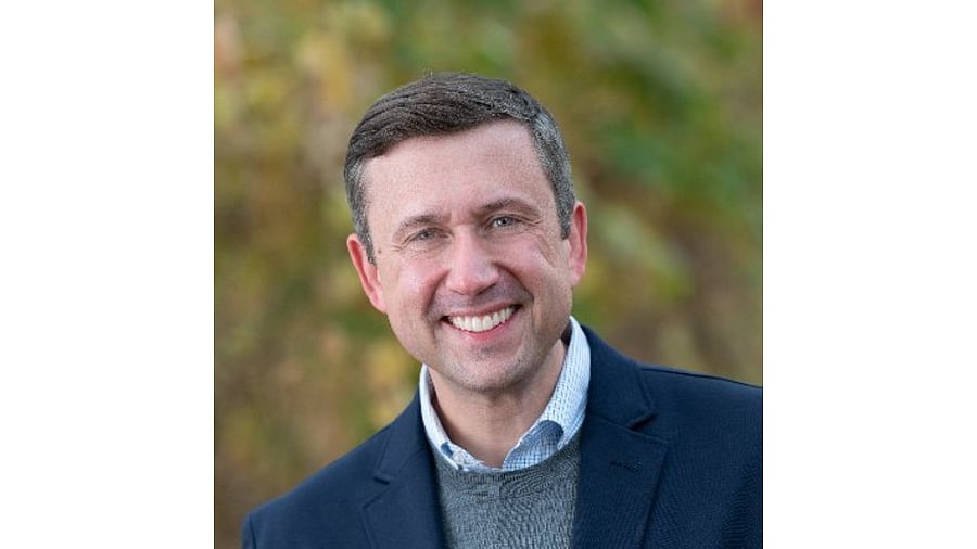 <div class="paragraphs"><p>Ken Martin.</p></div>