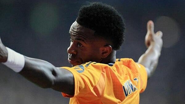 <div class="paragraphs"><p> Real Madrid's Vinicius Junior looks dejected after the match.</p></div>