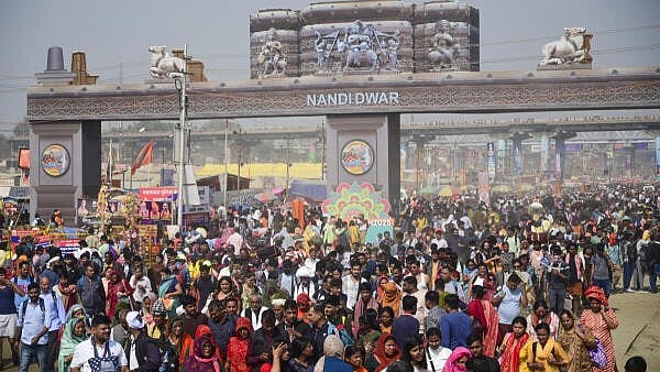 <div class="paragraphs"><p>Devotees are seen near 'Nandi Dwar' as they proceed towards Sangam during the ongoing ‘Maha Kumbh Mela’ festival, in Prayagraj, Uttar Pradesh on Sunday.&nbsp;</p></div>