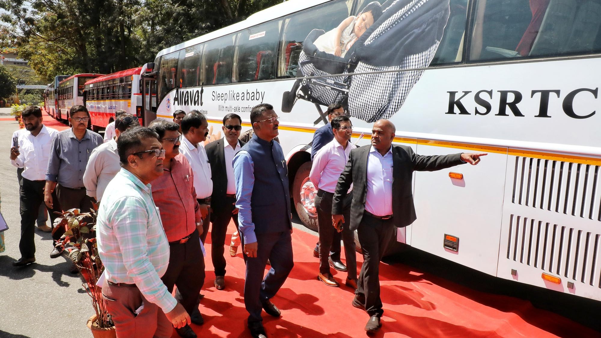 <div class="paragraphs"><p>The Maharashtra delegation inspects the KSRTC's premium buses on Sunday. </p></div>