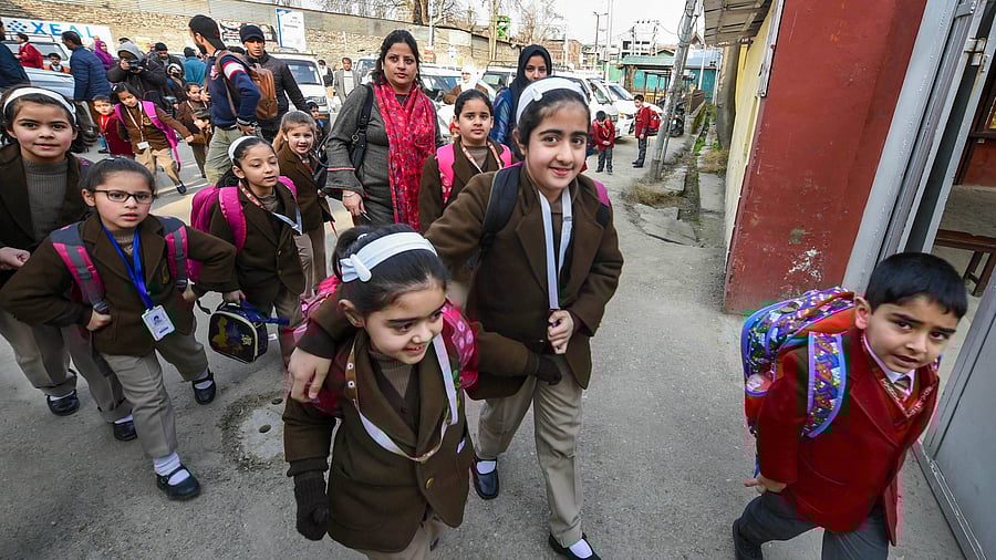 <div class="paragraphs"><p>Image showing children arriving for school in Srinagar.</p></div>