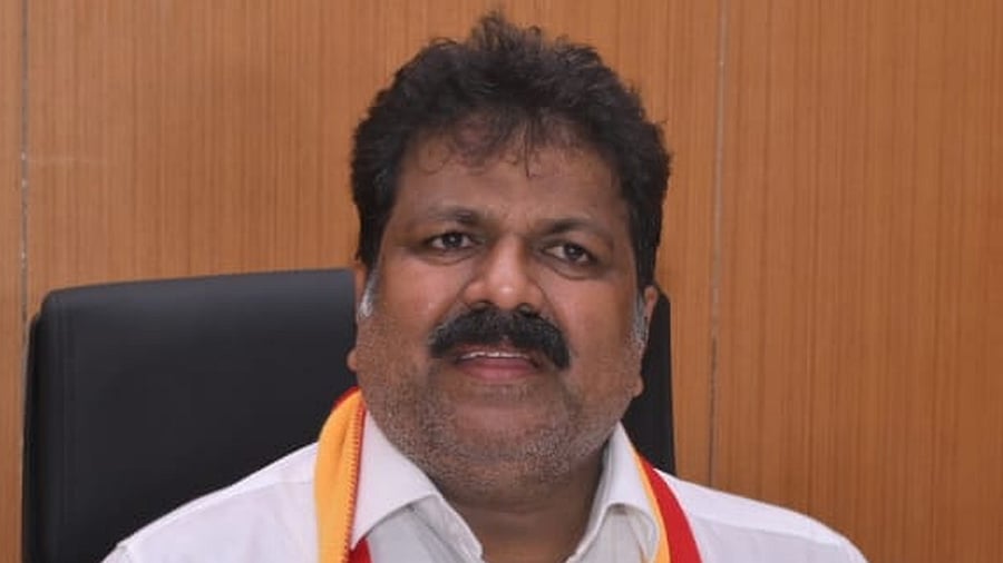 <div class="paragraphs"><p>Uttara Kannada district minister Mankal Vaidya</p></div>