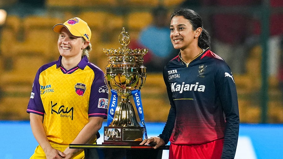 <div class="paragraphs"><p> Royal Challengers Bangalore's captain Smriti Mandhana (right) and Alyssa Healy.</p></div>