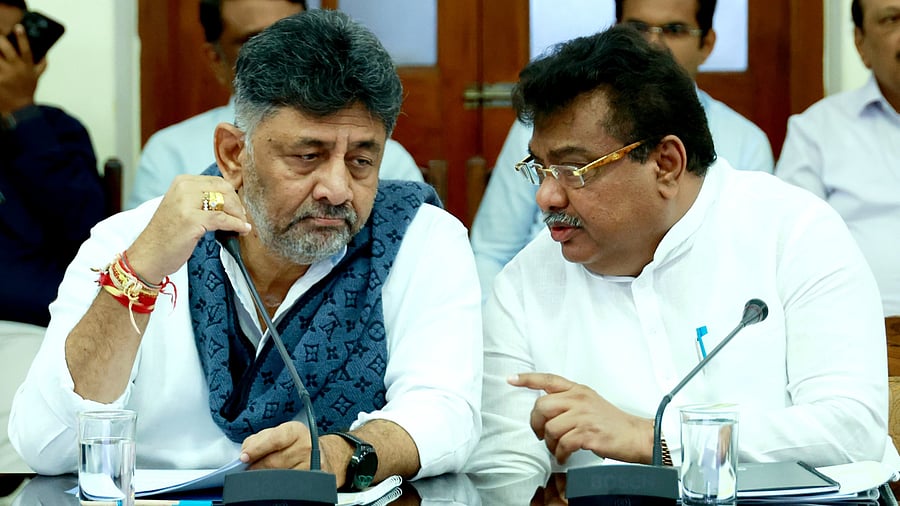 <div class="paragraphs"><p>Karnataka Industries Minister M B Patil with&nbsp;Deputy Chief Minister D K Shivakumar at a news conference on Monday</p></div>