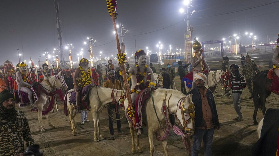 <div class="paragraphs"><p>'Naga Sadhus' arrive to take a holy dip at the Sangam on the occasion of Basant Panchami during the ongoing Maha Kumbh Mela, in Prayagraj.</p></div>