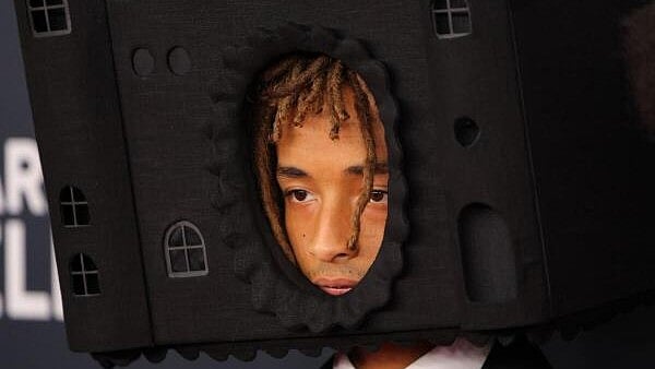 <div class="paragraphs"><p>Jaden Smith poses at the red carpet during the 67th Annual Grammy Awards in Los Angeles, California.</p></div>