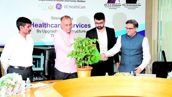 <div class="paragraphs"><p>(L to R) Health Commissioner KB Sivakumar, Health Minister Dinesh Gundu Rao, Mission Director National Health Mission Dr Naveen Bhat, and Chaitanya Sarawate, President and CEO, GE Healthcare at the event in Bengaluru on Monday.</p></div>