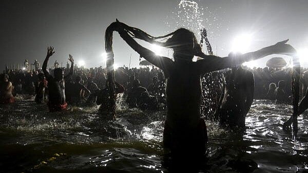 <div class="paragraphs"><p>Saints and seers and seersfrom Akharas taking holy dip in Triveni Sangam on the occasion of Basant Panchami during the Maha Kumbh Mela, in Prayagraj</p></div>